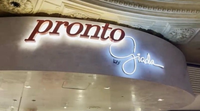 ラスベガス,カウントダウン,花火,ホースシュー,パリス,ゴードンラムゼイ,シーザーズパレス,フラミンゴ,ミラージュ,プレミアムアウトレット,ザリンクプロモナード,ブリーズダイキリバー,トレジャーアイランド,ベネチアン,ベラージオ噴水,パラッツォ