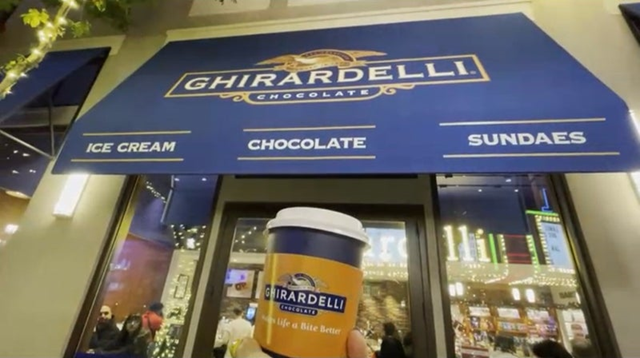 ラスベガス,カウントダウン,花火,ホースシュー,パリス,ゴードンラムゼイ,シーザーズパレス,フラミンゴ,ミラージュ,プレミアムアウトレット,ザリンクプロモナード,ブリーズダイキリバー,トレジャーアイランド,ベネチアン,ベラージオ噴水,パラッツォ